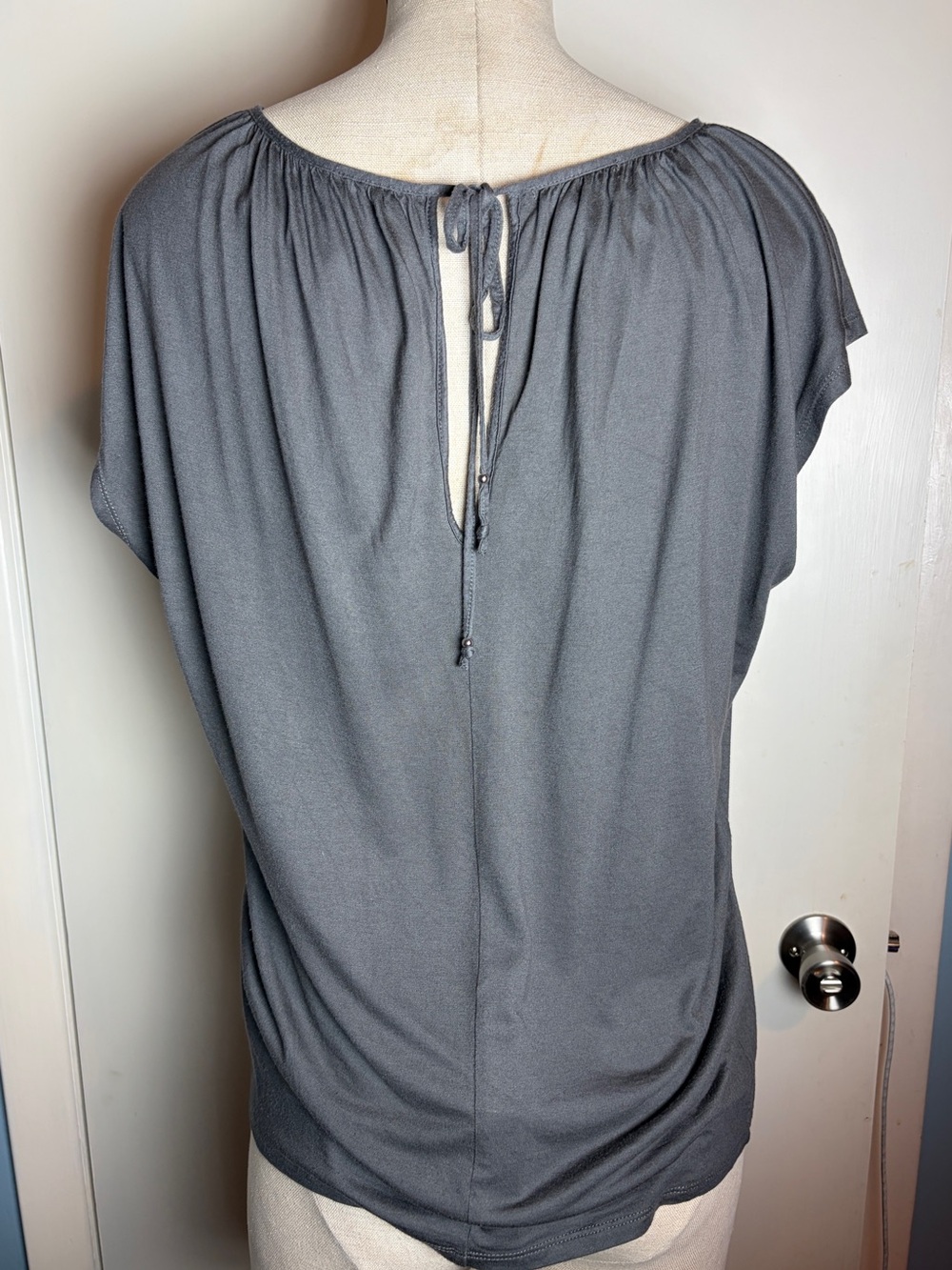 GAP Gathered Scoop Neck Short Sleeve Top in Slate Gray; Women’s Medium